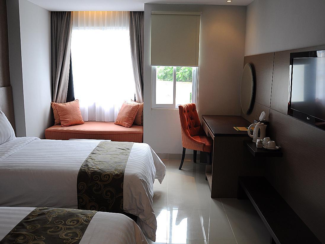 Lorin New Kuta Hotel Pecatu  Exterior photo