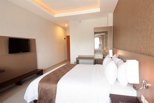 Lorin New Kuta Hotel Pecatu  Exterior photo