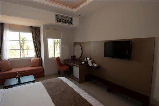 Lorin New Kuta Hotel Pecatu  Exterior photo